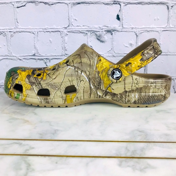 Crocs Baya RealTree Xtra Clog Adult Unisex Brown & Green Camo Leaves Slides NEW - Picture 3 of 12